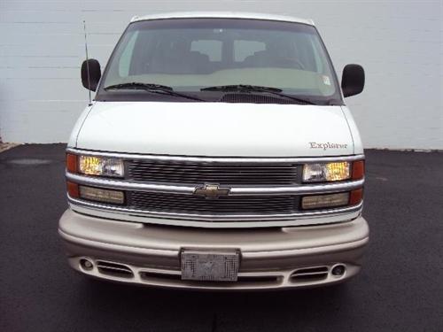 Chevrolet Express 2000 photo 1