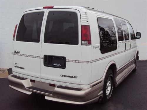 Chevrolet Express 2000 photo 3