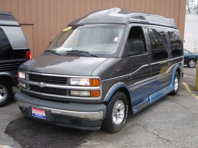 Chevrolet Express 1500 LT 4WD Passenger Van