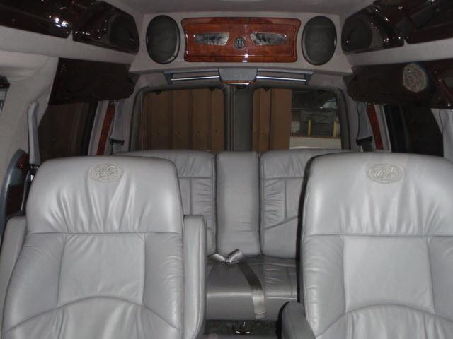 Chevrolet Express 2000 photo 1