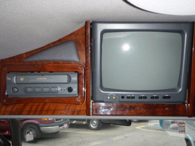 Chevrolet Express 2000 photo 2