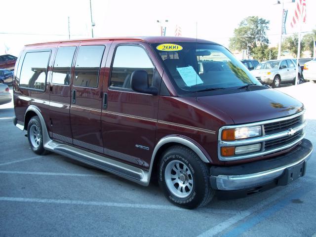 Chevrolet Express 2000 photo 3