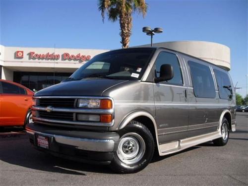 Chevrolet Express 2000 photo 1
