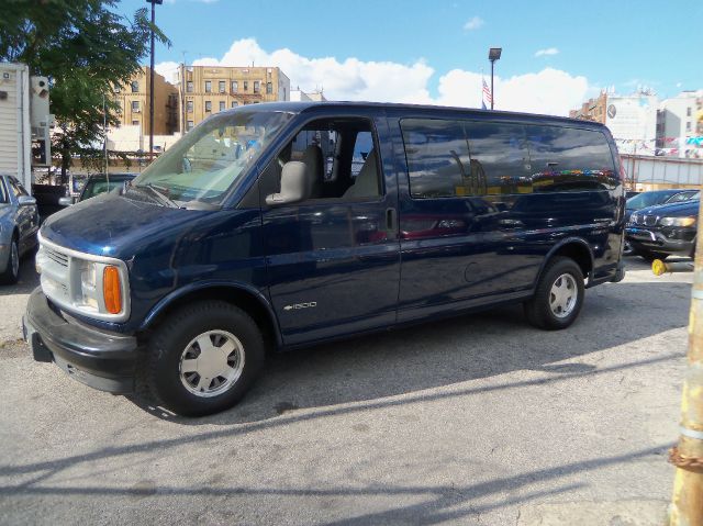 Chevrolet Express 2000 photo 1