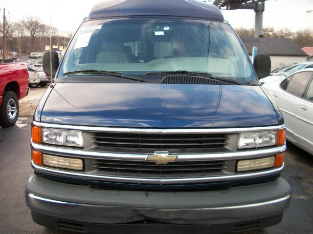 Chevrolet Express 2000 photo 1