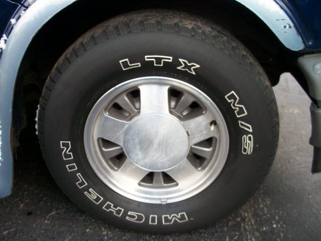 Chevrolet Express 2000 photo 3