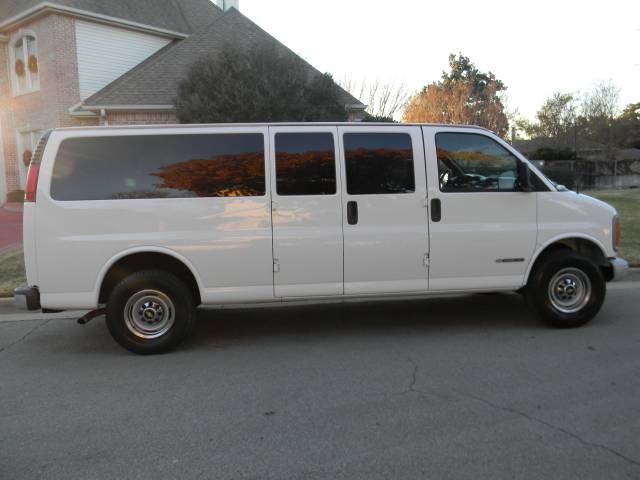 Chevrolet Express 2000 photo 1