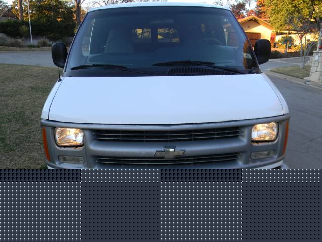 Chevrolet Express 2000 photo 2