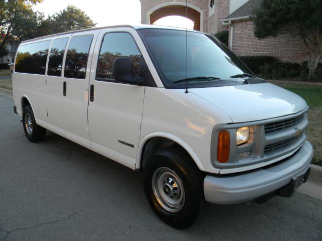 Chevrolet Express 2000 photo 4