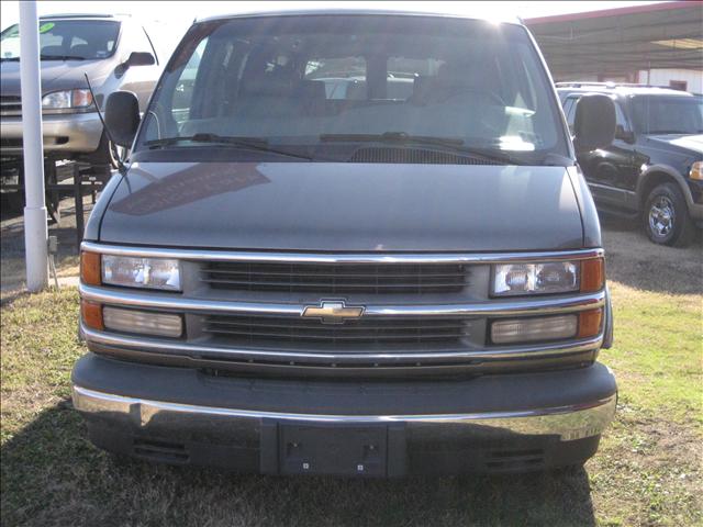 Chevrolet Express 2000 photo 1