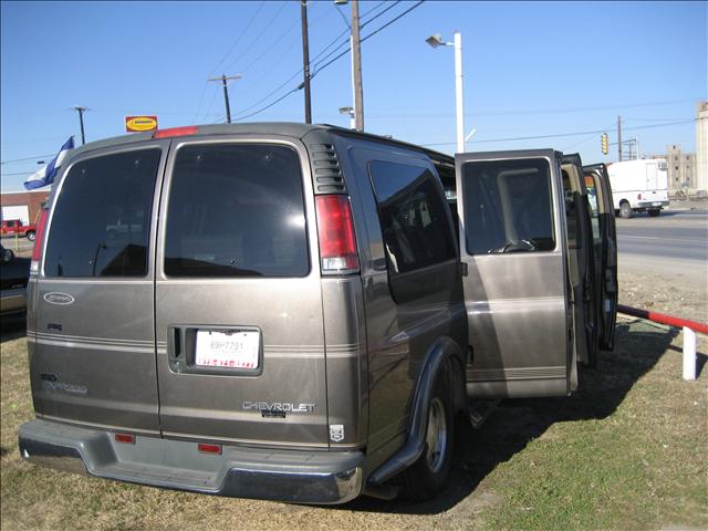 Chevrolet Express 2000 photo 2