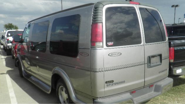 Chevrolet Express 2000 photo 1