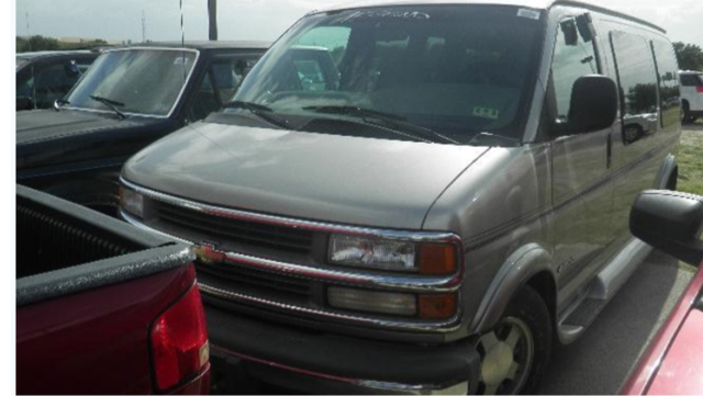 Chevrolet Express 2000 photo 2