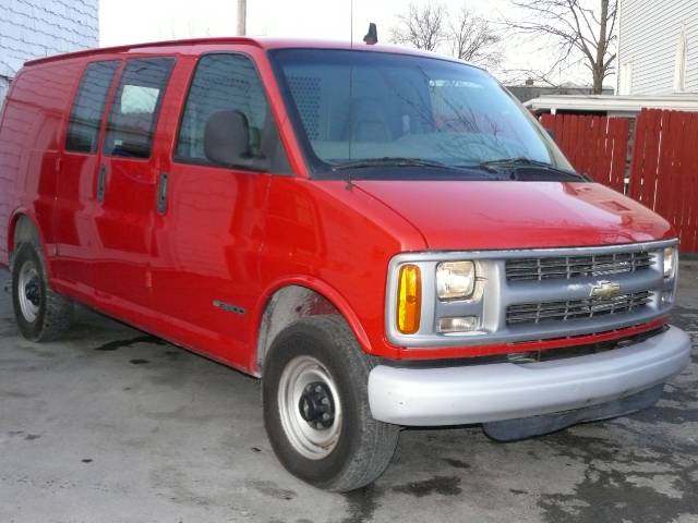 Chevrolet Express 2000 photo 1