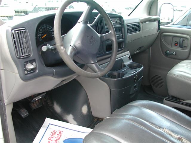 Chevrolet Express 2000 photo 1