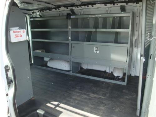 Chevrolet Express 2000 photo 2