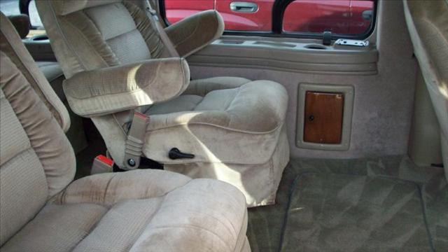 Chevrolet Express 2000 photo 1