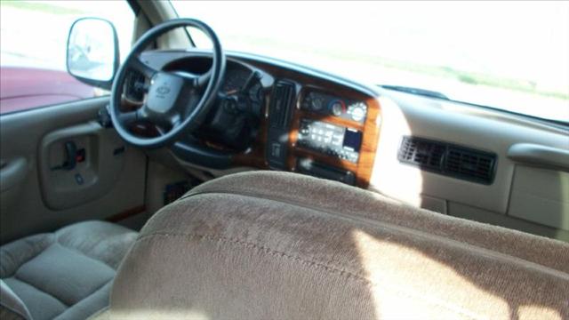 Chevrolet Express 2000 photo 2