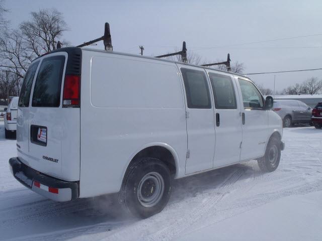 Chevrolet Express 2000 photo 2
