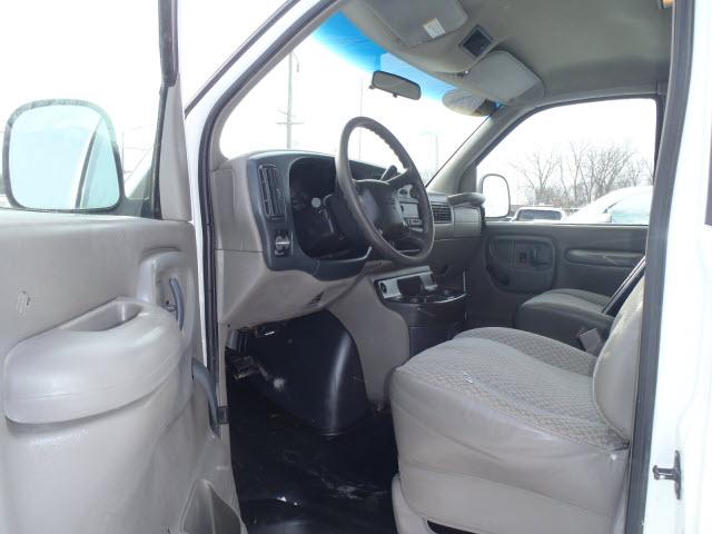 Chevrolet Express 2000 photo 4