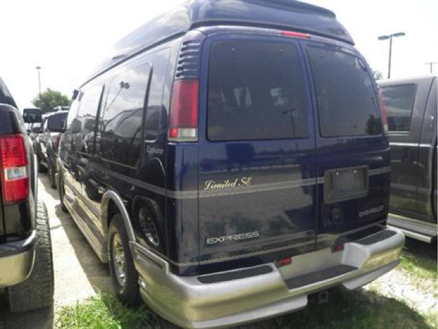 Chevrolet Express 2000 photo 1