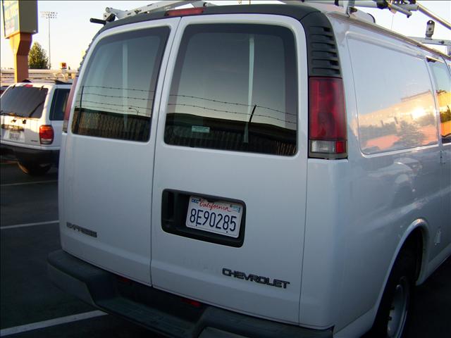 Chevrolet Express 2000 photo 2