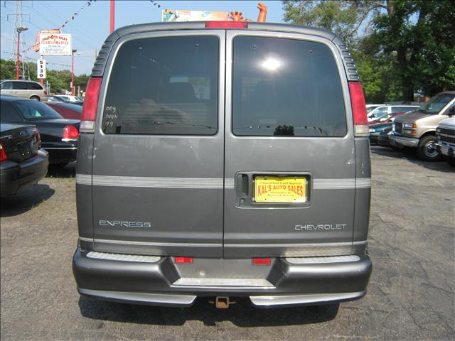 Chevrolet Express 2000 photo 1