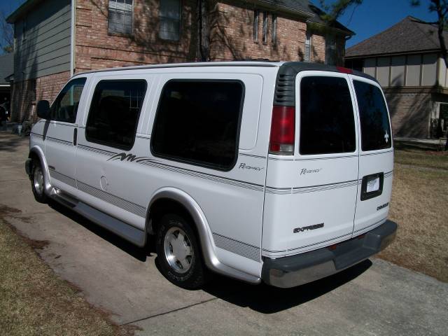 Chevrolet Express 2000 photo 2