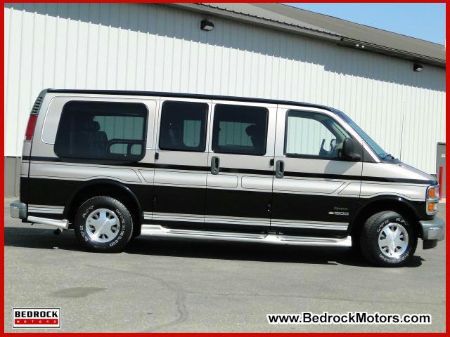Chevrolet Express 2000 photo 1