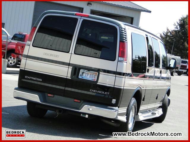 Chevrolet Express 2000 photo 2