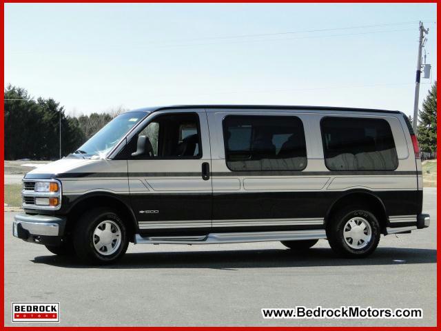 Chevrolet Express 2000 photo 3