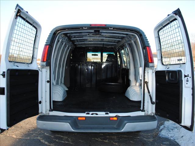 Chevrolet Express 2000 photo 4