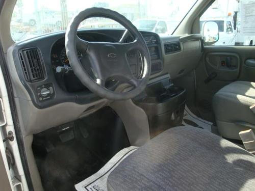 Chevrolet Express 2000 photo 1
