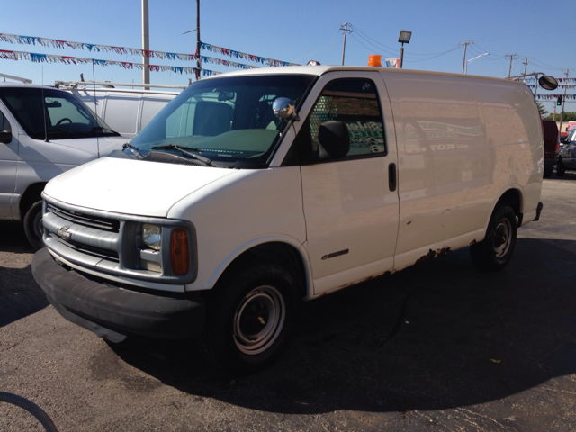 Chevrolet Express 2000 photo 1