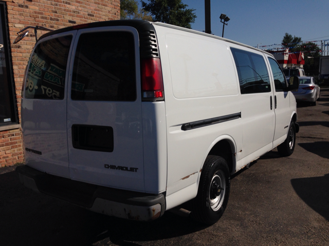 Chevrolet Express 2000 photo 2
