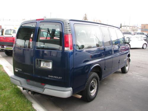 Chevrolet Express 2000 photo 2