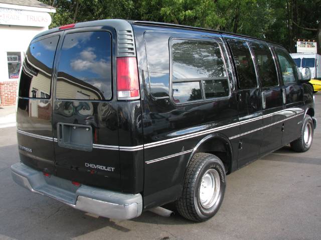 Chevrolet Express 2000 photo 1
