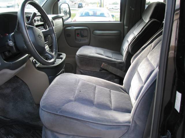 Chevrolet Express 2000 photo 3