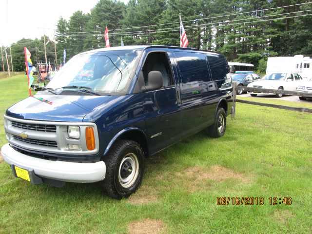 Chevrolet Express 2000 photo 2