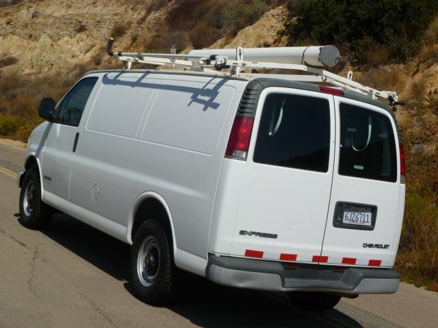 Chevrolet Express 2000 photo 2