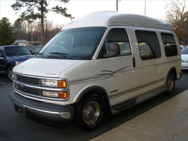 Chevrolet Express 2000 photo 1