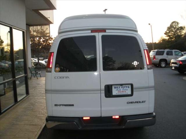 Chevrolet Express 2000 photo 2