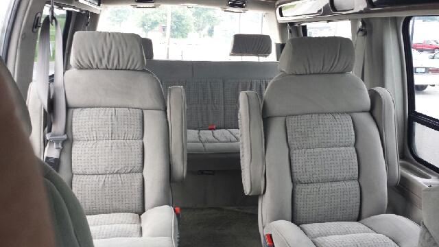 Chevrolet Express 750i 4dr Sdn Passenger Van