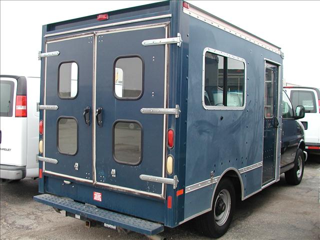 Chevrolet Express 2001 photo 2