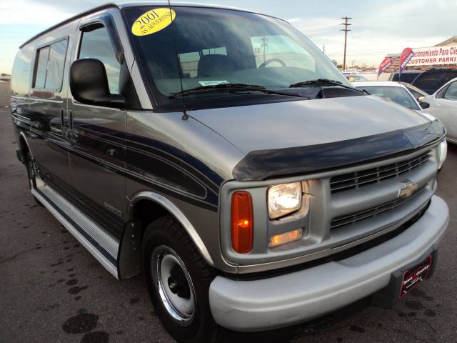 Chevrolet Express 2001 photo 2