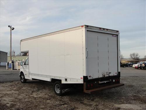 Chevrolet Express 2001 photo 2