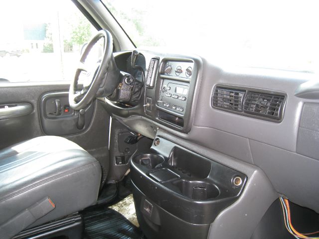 Chevrolet Express 2001 photo 3