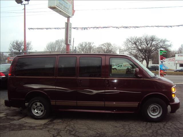 Chevrolet Express 2001 photo 2