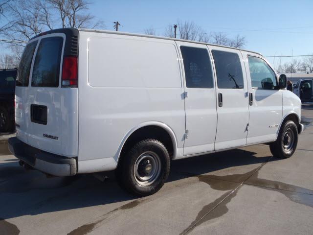 Chevrolet Express 2001 photo 2