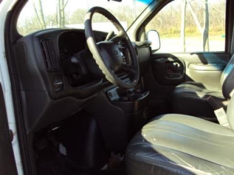 Chevrolet Express 2001 photo 2